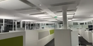 Modernes Bürogebäude – Projektbild von TRiALED