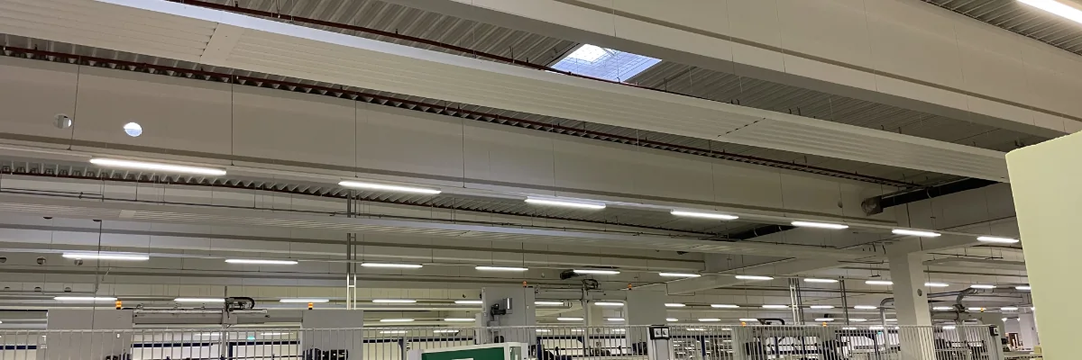 T5-LED-Module der TRiALED Serie 05 in einer Halle